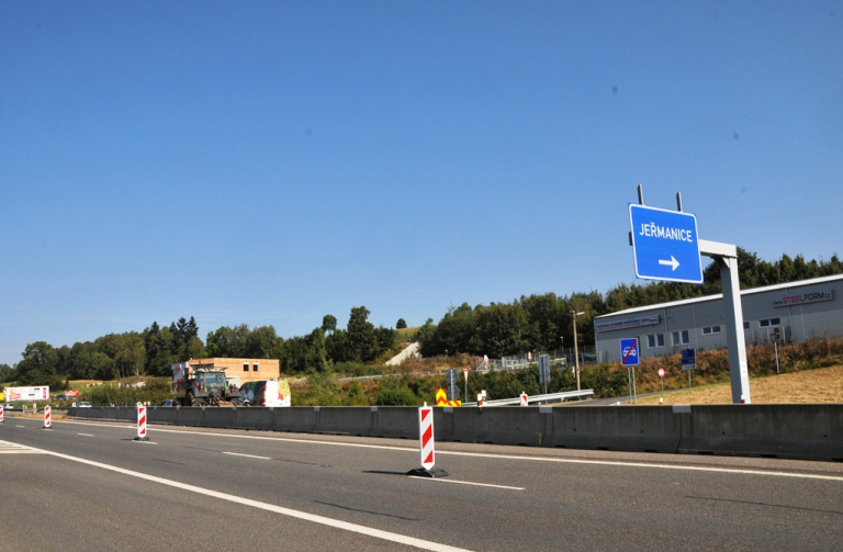 Modernizace svodidel omezuje provoz na silnici z Liberce do Hodkovic